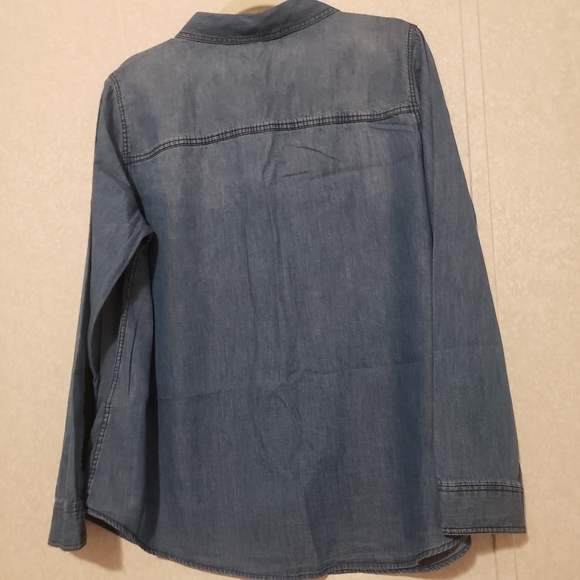 TORRID MEDIUM WASH DENIM BUTTON-DOWN SHIRT..SIZE:0 - Picture 4 of 12